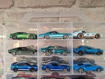 Hot wheels kufrik USA modely - 2