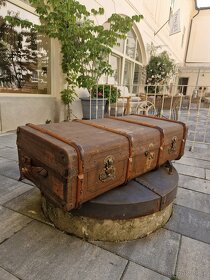Starožitný kufor-stôl  100 ročný - 2