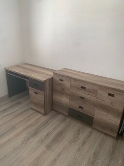 Predám rohovú zostavu do študentskej izby. - 2
