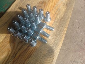 Skrutky VW group 1.5x14 polguľa - 2