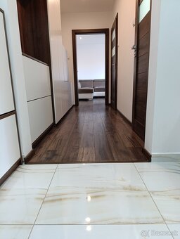 3-izbový byt s balkónom v obľúbenej časti Hlín - 2