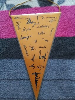 Vlajka sparta praha  ÷ podpisy hráčov - 2