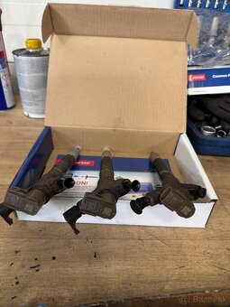 Tryska originál Toyota 2.2 dcat vstrekovač - 2