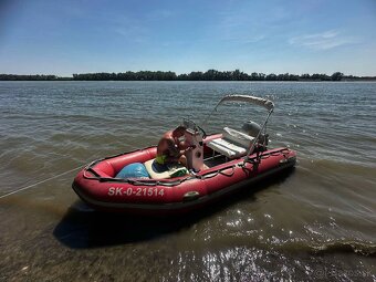 Predám nafukovací čln BUSH s motorom Honda 40HP + prívesný - 2