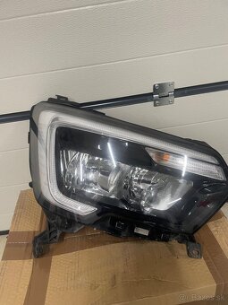 Pravý predný svetlomet originál - 2