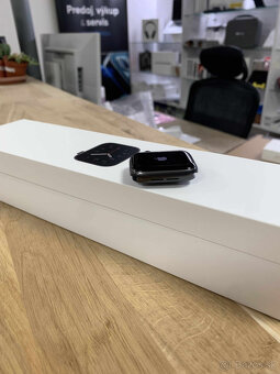 Apple Watch SE 2022 40mm - 2