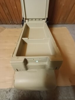 Predam laktovu opierku Audi A8 D3 - 2