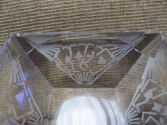 Hutné sklo - kartársky popolník - 2