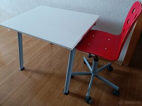 IKEA nastaviteľný písací stôl a stolička - 2