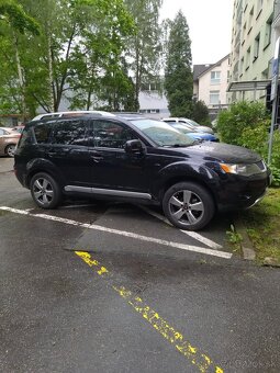 Predám Mitsubishi Outlander 2.0 DI-D,7miestny,čierna metalíz - 2
