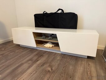 Predám TV stolík - 2