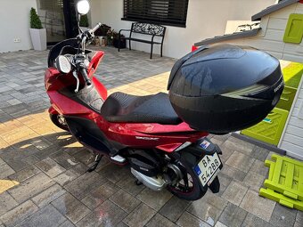 PCX len 8700km LED; 2014; Orig. Velky Kufor Honda - 2