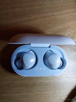 Samsung Galaxy Buds + kabel + nahradne stuple - 2