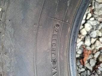 Predám 2ks zimne pneu 225/75 R16 C  8,5 mm BRIDGESTONE - 2