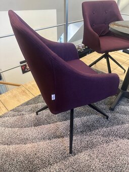 Fialová stolička - 2