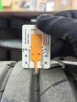 Predam pneu 295/35 r21 - 2