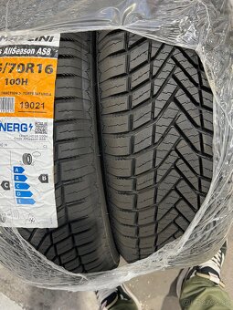 Celorocne pneu 215/70R16 - 2