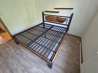 Masívna manželská posteľ 205x185 - 2