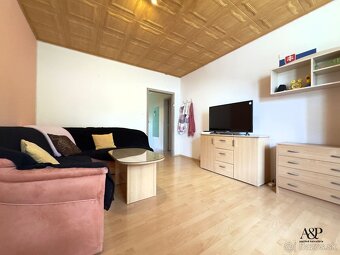 NA PREDAJ 2 IZB. BYT PREROBENÝ NA 3 IZB., 64M2, ŠTEFÁNIKOVA - 2