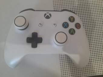 Predám xbox one s 1tb - 2