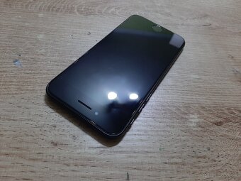 Iphone se 2020 64gb plnefunkcny s 90 percentnym zdravym bate - 2