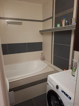 Predaj veľký 4 izbový byt s BALKÓNOM, Trenčín. 80m2. - 2