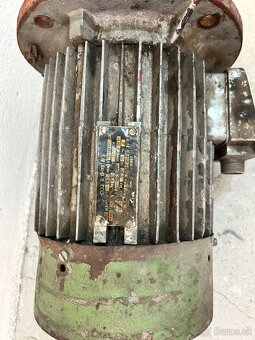 Elektromotor s remenicou - 2