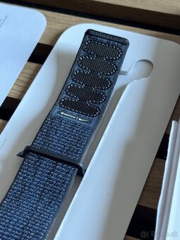 Remienok Nike pre Apple Watch 44/45/46/49 mm čierno-modrý - 2