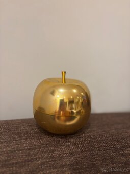 Staré retro jablko so sklenenými pohárikmi - 2