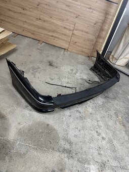 BMW e39 zadný nárazník - 2