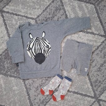 Balík detského oblečenia 68 (4-6m) + hračky, knižka - 2