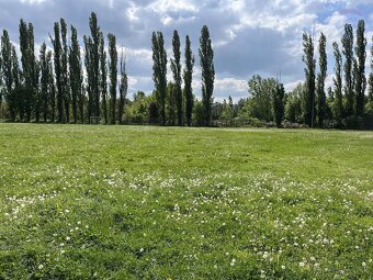 Rozľahlý pozemok ( 6677 m2) na komerčné využitie - Kravany - 2