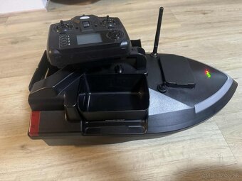 Zavážacia rybárska loďka takmer nová - 2