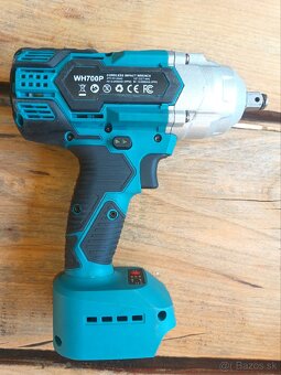 Rázový uťahovák 18V 700 - 2