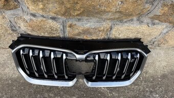 BMW X1i. U11 ledvinky, maska, gril - 2