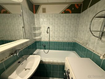 Prenajmem 3 izbovy byt - 2