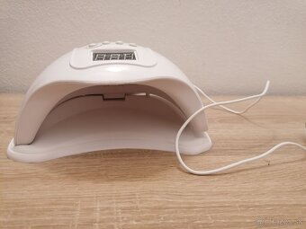 UV lampa na nechty. - 2