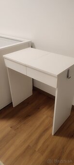 Kozmetický stolík - 2
