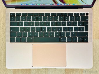 MacBook Air 13" Gold, TOP STAV, Výdrž batérie 6 hod. - 2