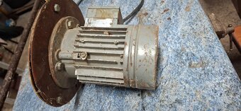 Predám prirubovy elektromotor - 2