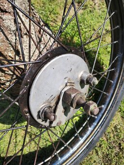 Predám originálne patinové koleso ČZ 150 C s linkami + brzd - 2