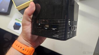 TV box s bezdrôtovým nabíjaním mobilu - 2
