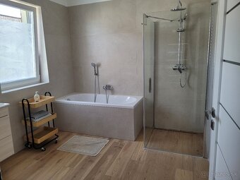 Prenajmem 3i byt v novostavbe s dvoma parkovacími miestami - 2