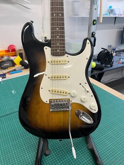 Fender Squier Stratocaster - 2