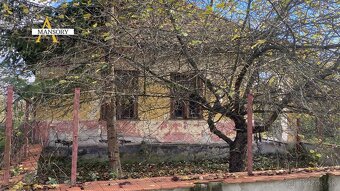 Na predaj váľkový dom za 31 000 eur na pozemku 2 608 m2 - 2