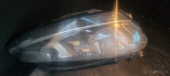 Pravý hlavný svetlomet - 2