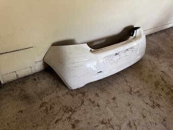 Toyota Yaris II lift 2009-11 zadný nárazník - 2