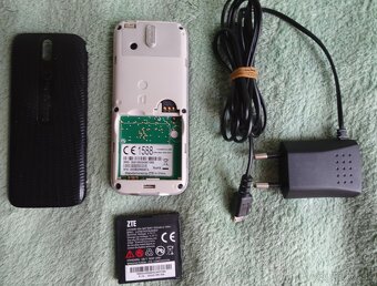 Predám funkčný mobilný telefón VODAFONE 246 s nabij... - 2