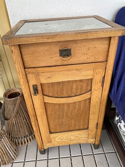 Predam 2 skrine a 2 nočné stoliky - 2