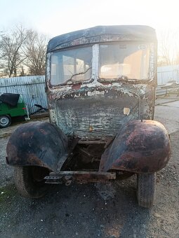 Autobus nemecký (Mercedes) - 2